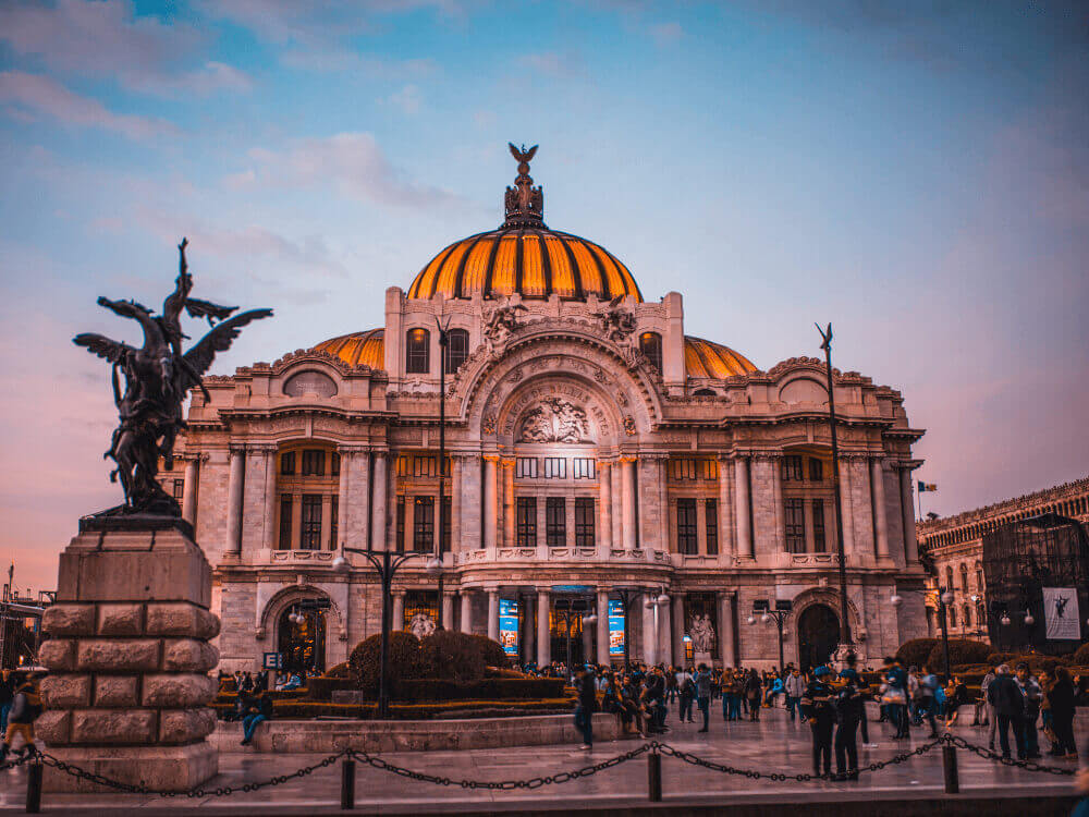 City tour in Mexico and visit the anthropology museum
