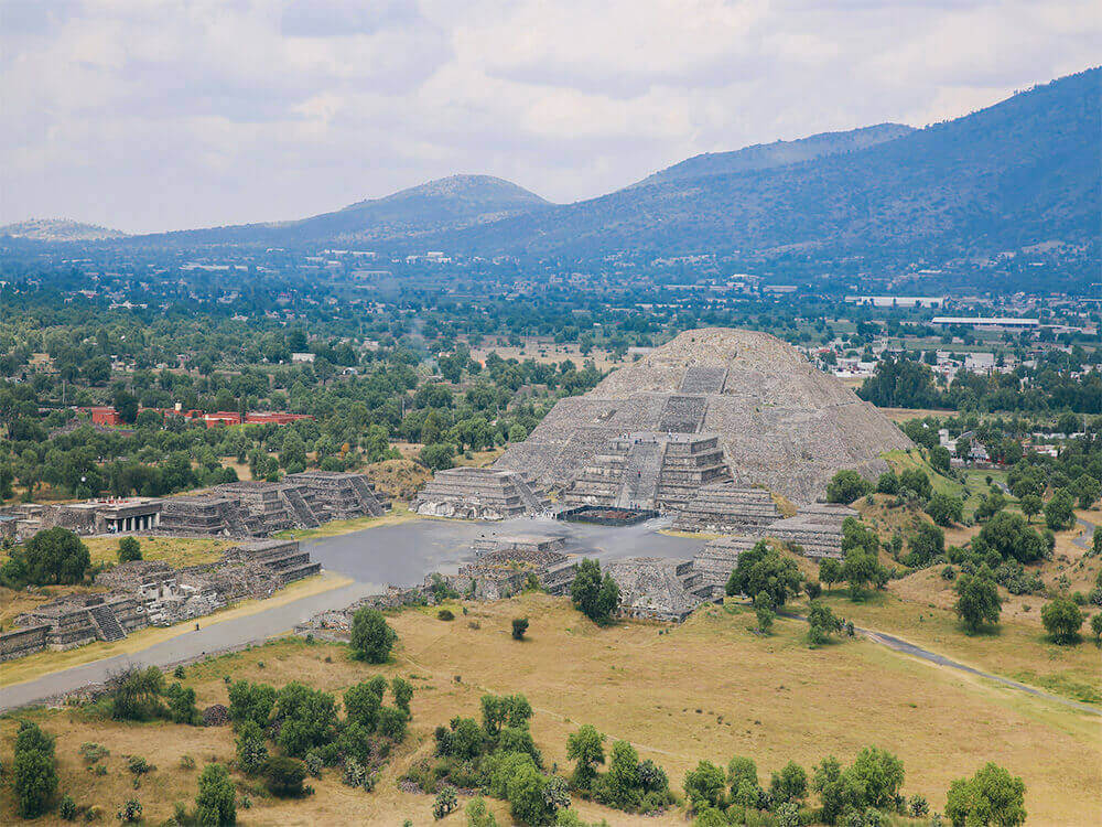  Tour the two cultures: Basilica of Guadalupe and Visit Teotihuacan with Tlatelolco